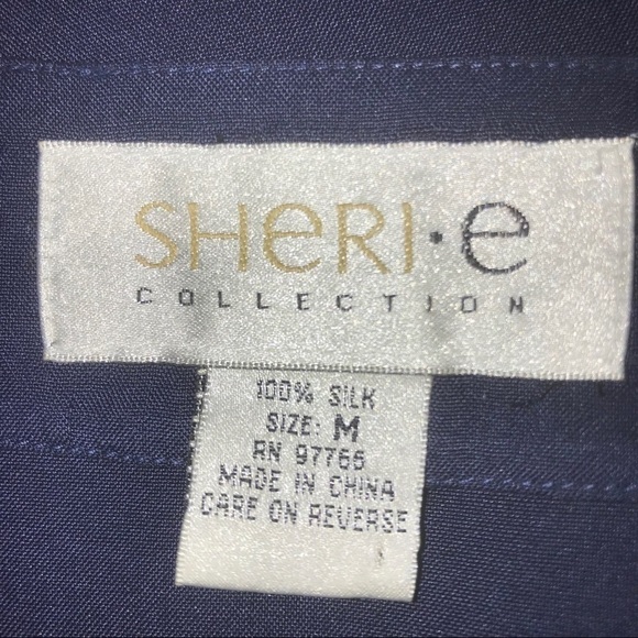 Vintage Women's Tunic Top 100% Silk | V-Neck | Long Sleeves Size: Medium - Picture 7 of 10